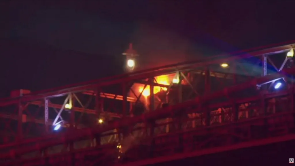 Fire on the Brooklyn Bridge.