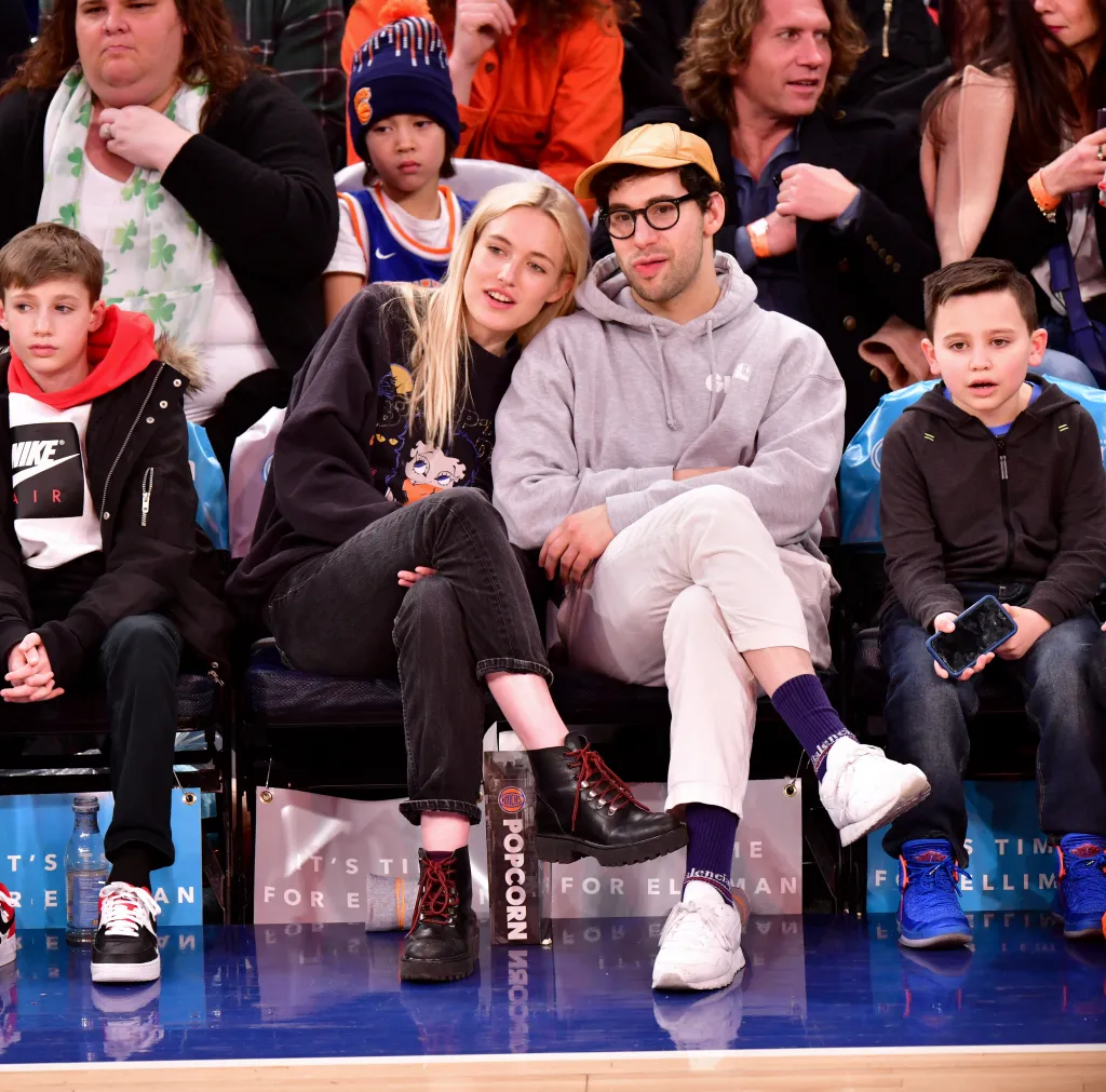 Carlotta Kohl and Jack Antonoff sitting together at a New York Knicks game.