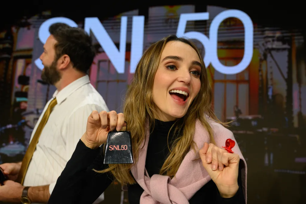 Chloe Fineman holding an