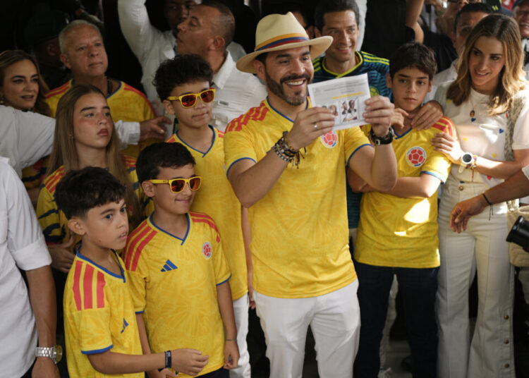 The populist trick that turned a soccer shirt into a campaign uniform