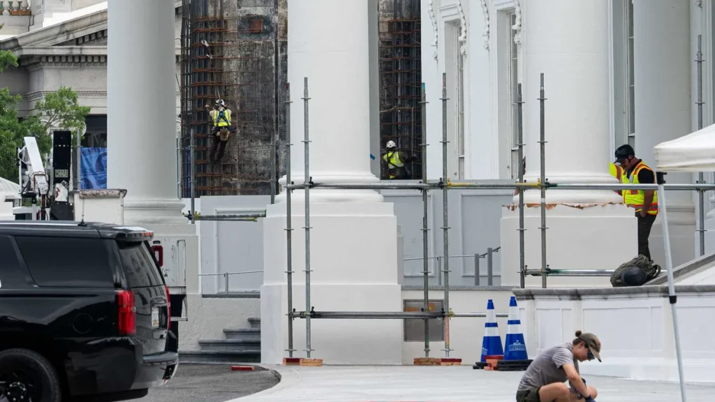‘Giant tarp’ at White House startles reporters amid Trump update to iconic columns