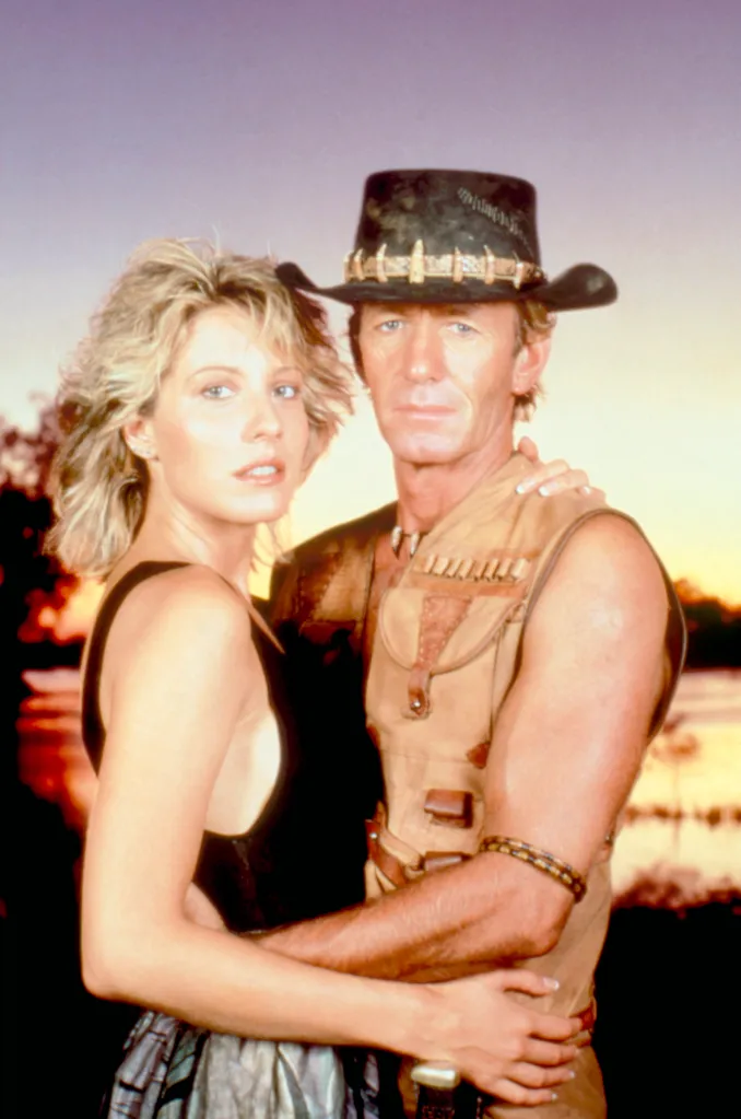 Linda Kozlowski and Paul Hogan embracing.
