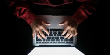 Dear Abby: They didn’t have sex, but these emails sure feel like cheating to me