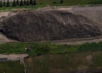 Massive Canadian snow piles survive scorching 97-degree heatwave