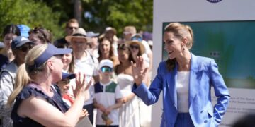 Princess Kate returns to Wimbledon, hands out tickets to lucky tennis fans
