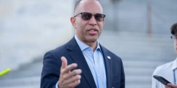 Scared Hakeem Jeffries rolls out the red carpet for DSA extremists — while they prep to feast on his carcass