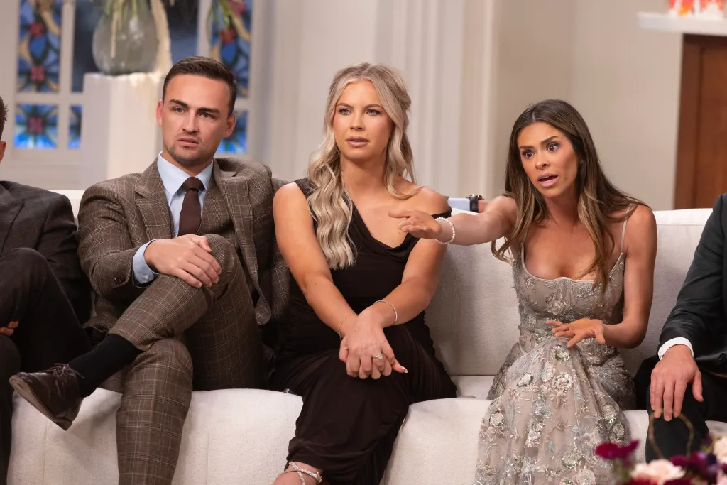 Jacob Neeley, Mayci Neeley, and Taylor Frankie Paul sitting on a white sofa.