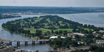 ‘Seems like a bad thing’: Arsenic-laced dirt fight erupts on Trump’s public golf course