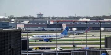 United Airlines agent threatens to call ICE on a customer