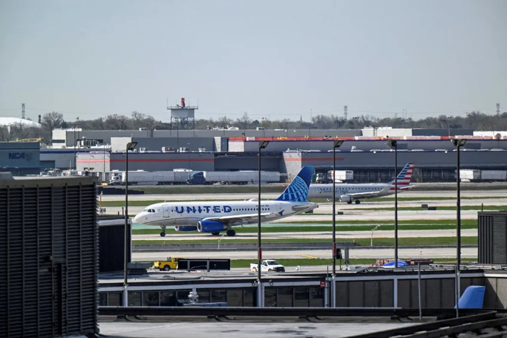 United Airlines agent threatens to call ICE on a customer