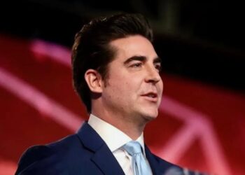 Jesse Watters ‘visibly’ tenses as co-host taunts him over fist fight he lost: journalists