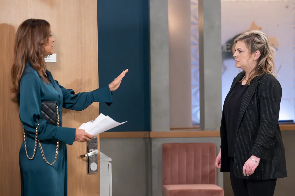 EVA LARUE and KIRSTEN STORMS on the set of 