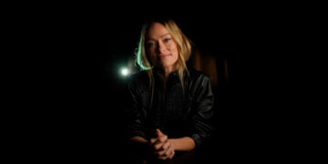How Olivia Wilde Builds Comic Tension in ‘The Invite’