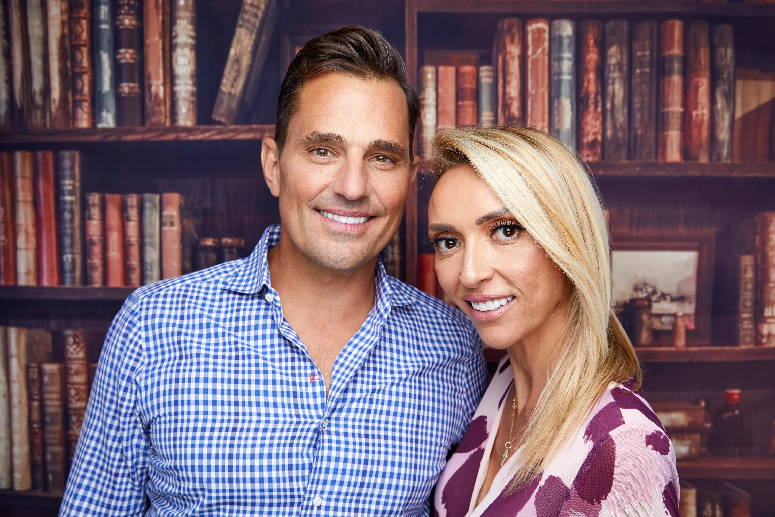 Bill Rancic and Giuliana Rancic smile at the camera.
