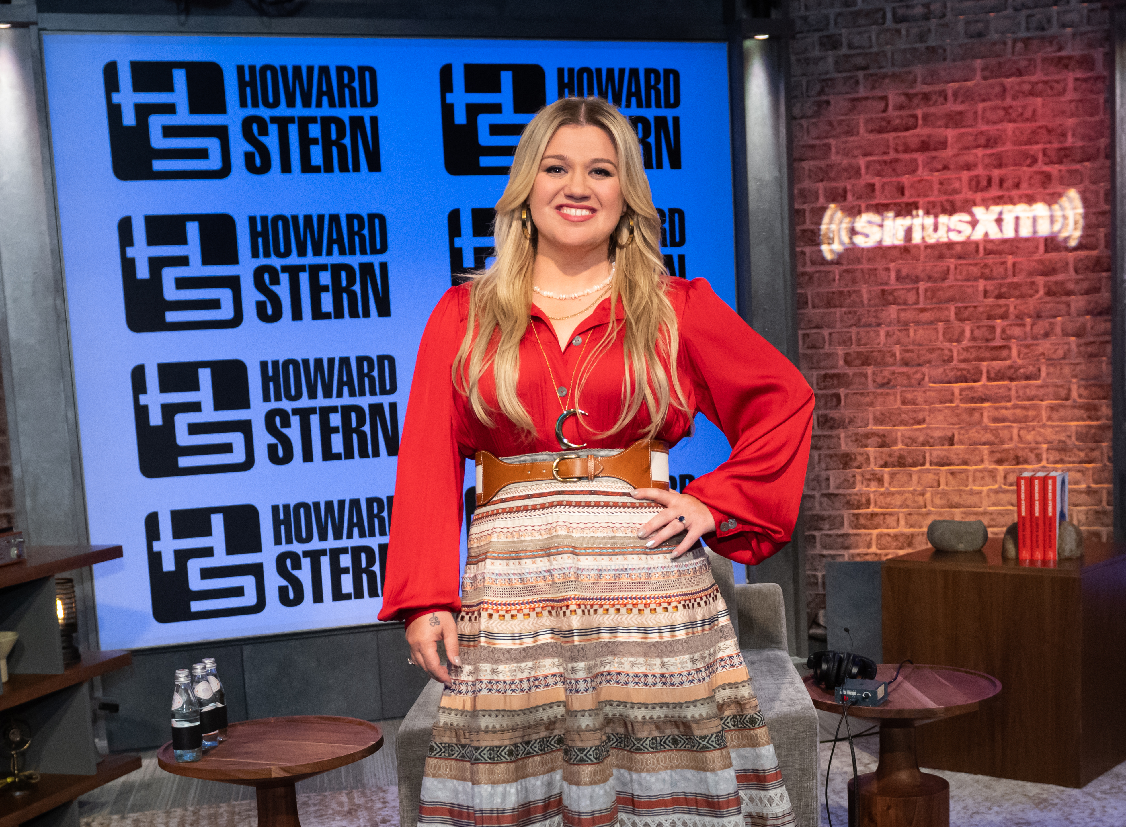 Kelly Clarkson posing in a studio with the