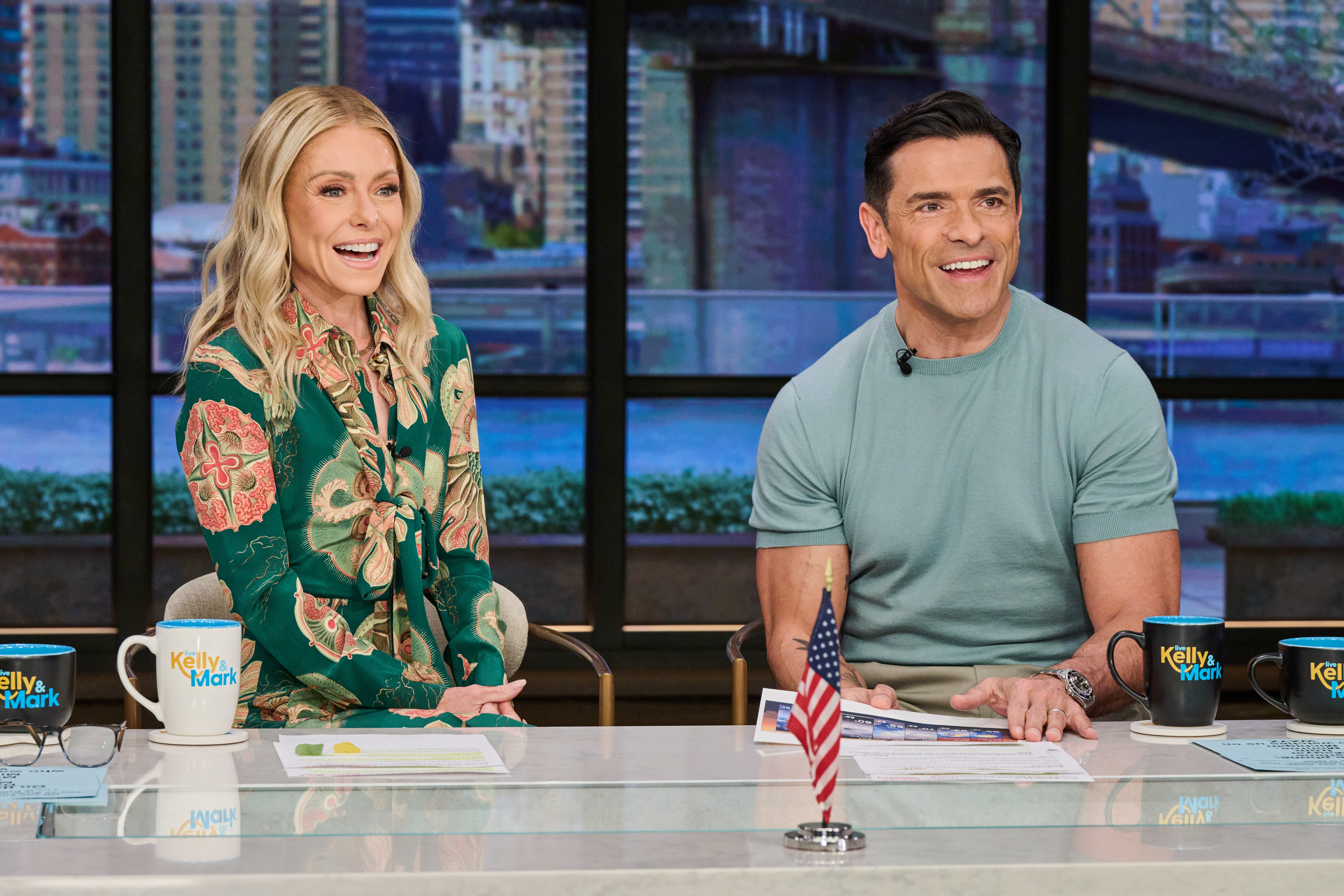 Kelly Ripa and Mark Consuelos co-hosting 