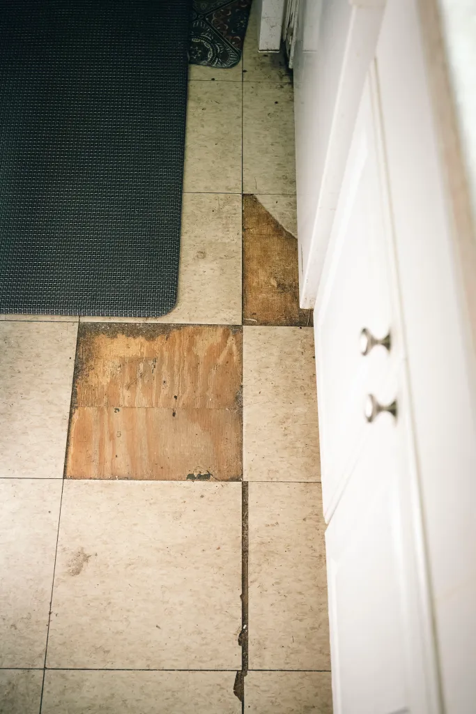A tan peeling linoleum floor.