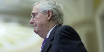 Mitch McConnell’s latest proof-of-life picture sparks internet firestorm