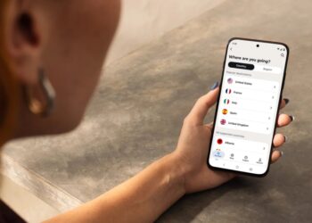 Motorola Phones Now Have a Built-In Travel eSIM for Mobile Data Outside the US