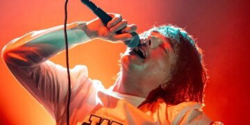 This (Literally) Hot Picture of My Chemical Romance Frontman Gerard Way Is Going to Haunt My Dreams