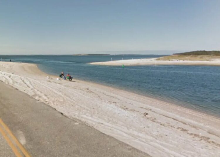Brooklyn girl, 6, dies after being swept away by current in Hamptons