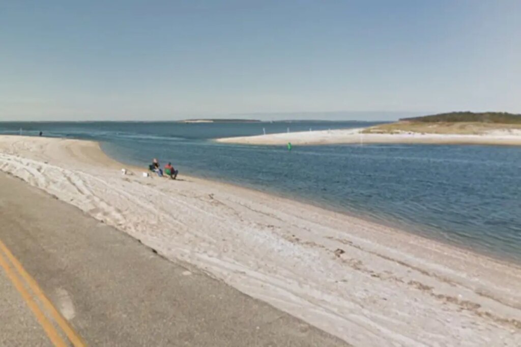 Brooklyn girl, 6, dies after being swept away by current in Hamptons