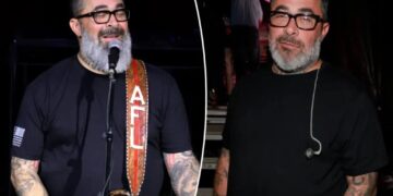 Aaron Lewis says music industry turned its back on him because of his politics