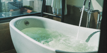 North Carolina Woman Survives Nine Days Trapped in Her Bathtub