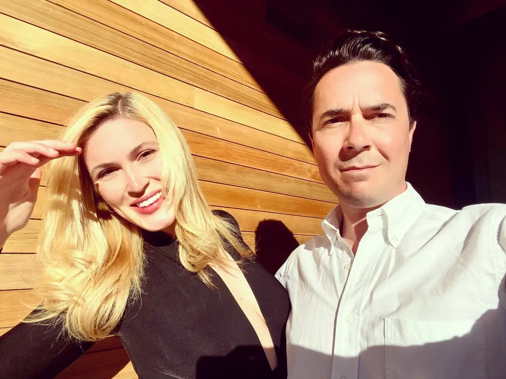 Olivia Nuzzi and Ryan Lizza posing together.