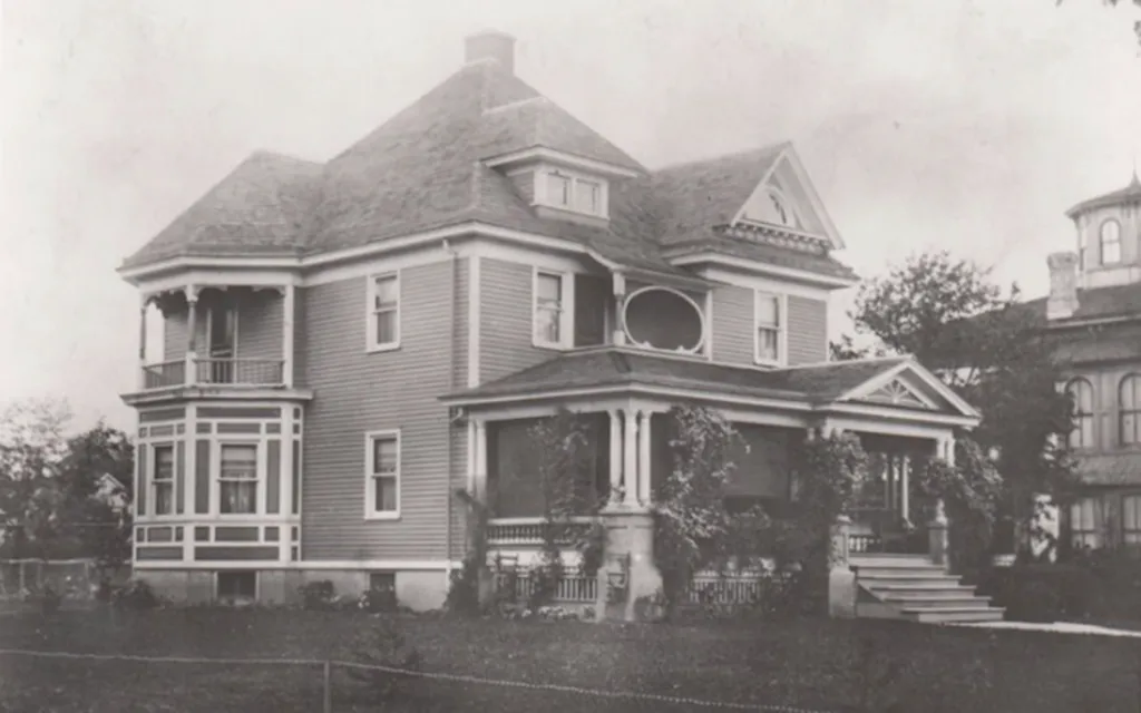 Rose Manor, a large house with a multi-gabled roof and wrap-around porch, built in 1906 in Welland, Ontario.