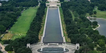 Trump’s Reflecting Pool fiasco takes a turn as onlookers zero in on motorcade tire tracks