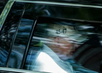 Trump alarms critics after hour-long posting spree