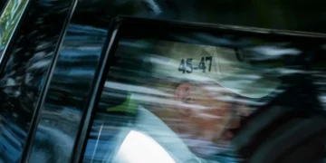 Trump alarms critics after hour-long posting spree