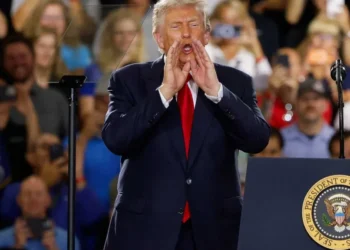 Trump injecting ‘real poison’ into the midterms puts GOP ‘in a weird spot’: analyst