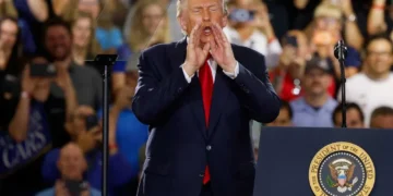 Trump injecting ‘real poison’ into the midterms puts GOP ‘in a weird spot’: analyst