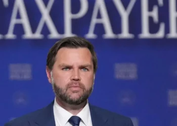 White House inadvertently calls JD Vance ‘dumb’ while critics mock his glaring mistake