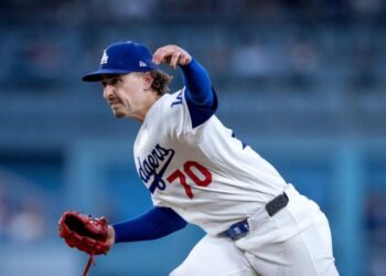 Justin Wrobleski has a bad night as Dodgers fall to the Mariners