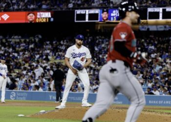 Dodgers plagued by pitching struggles, defensive mistakes in loss to Arizona