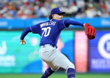 Dodgers beat Phillies, manage Justin Wrobleski with long postseason run in mind