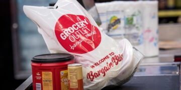 Grocery Outlet restarts expansion with new California branches