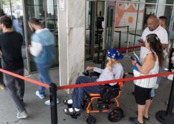 Chaos, long lines overwhelm L.A.’s immigration courts, leading to default deportation orders