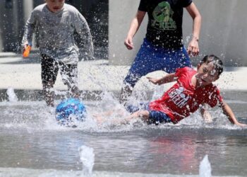 In L.A., playing ball in the streets is illegal. A city council member wants to change that