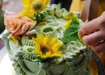 L.A.’s on the cutting edge of cake. Here are 9 decorating tips from a buttercream queen