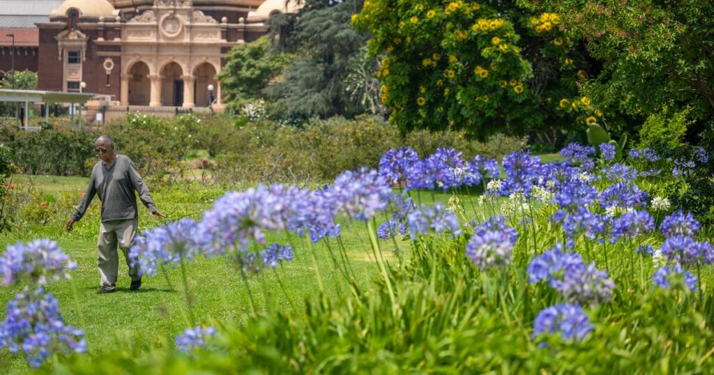 Fight over broken bottle led to Exposition Park machete attack, police say