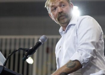 Platner’s collapsing campaign in Maine adds new midterm pressures for Democrats nationwide