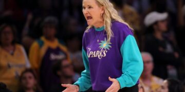 Sparks honor DeLisha Milton-Jones, then lose their sixth straight