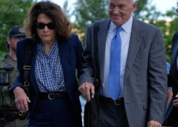 Former officer describes finding a ‘sniper pad’ on nearby rooftop after Charlie Kirk assassination