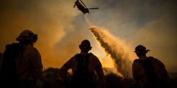Crews gain upper hand on Summit fire; evacuation orders in Antelope Valley lifted