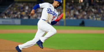 Dodgers overcome Roki Sasaki’s poor performance to rout Padres
