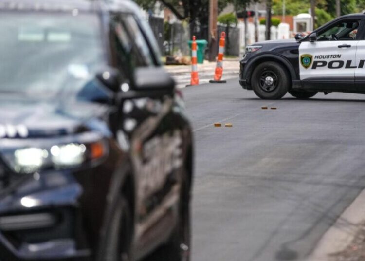 Judge bars deportation of witness in fatal ICE shooting of Mexican homebuilder